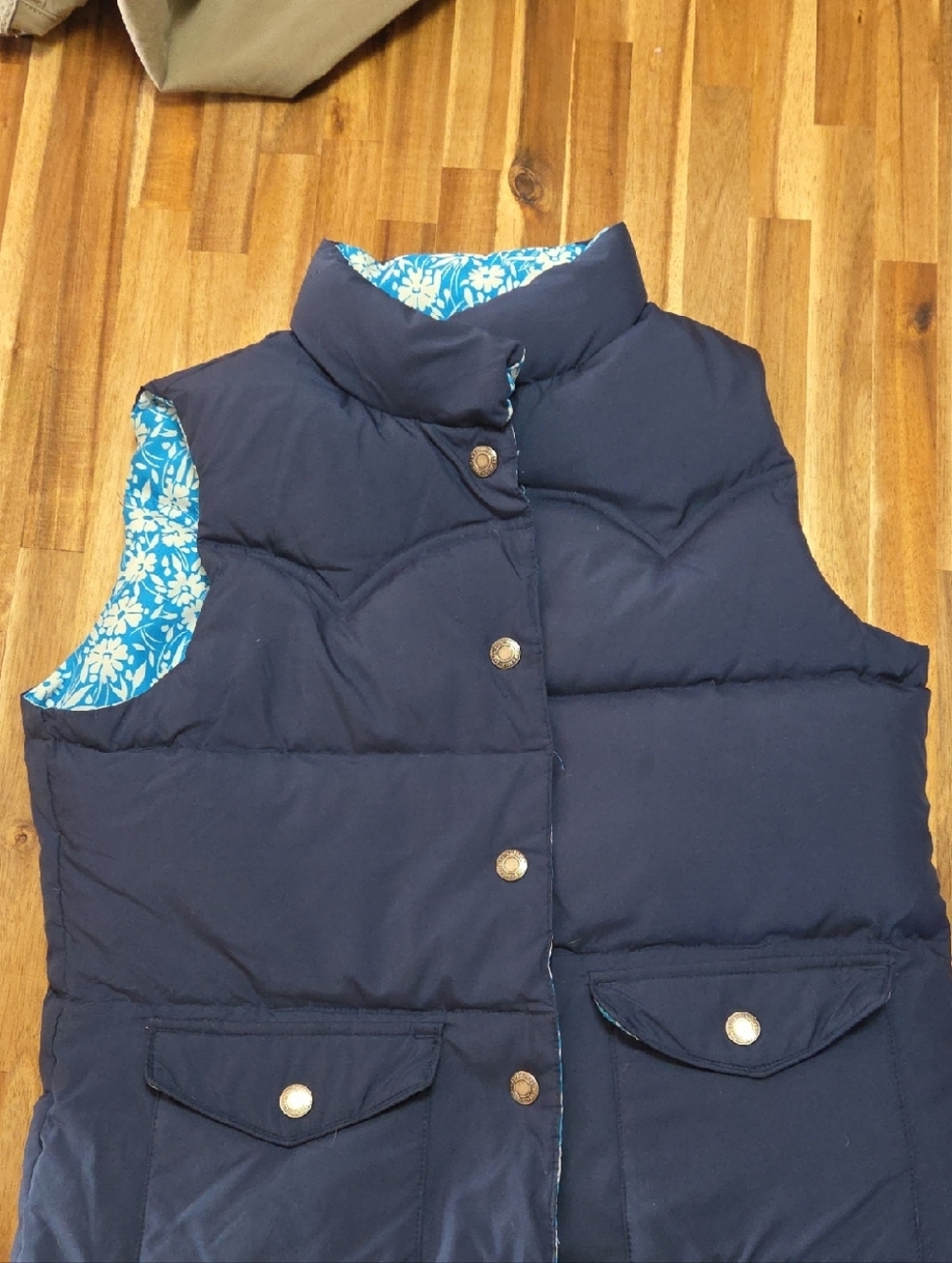 American Eagle Outfitters Blue and White Floral Lined Vest Medium